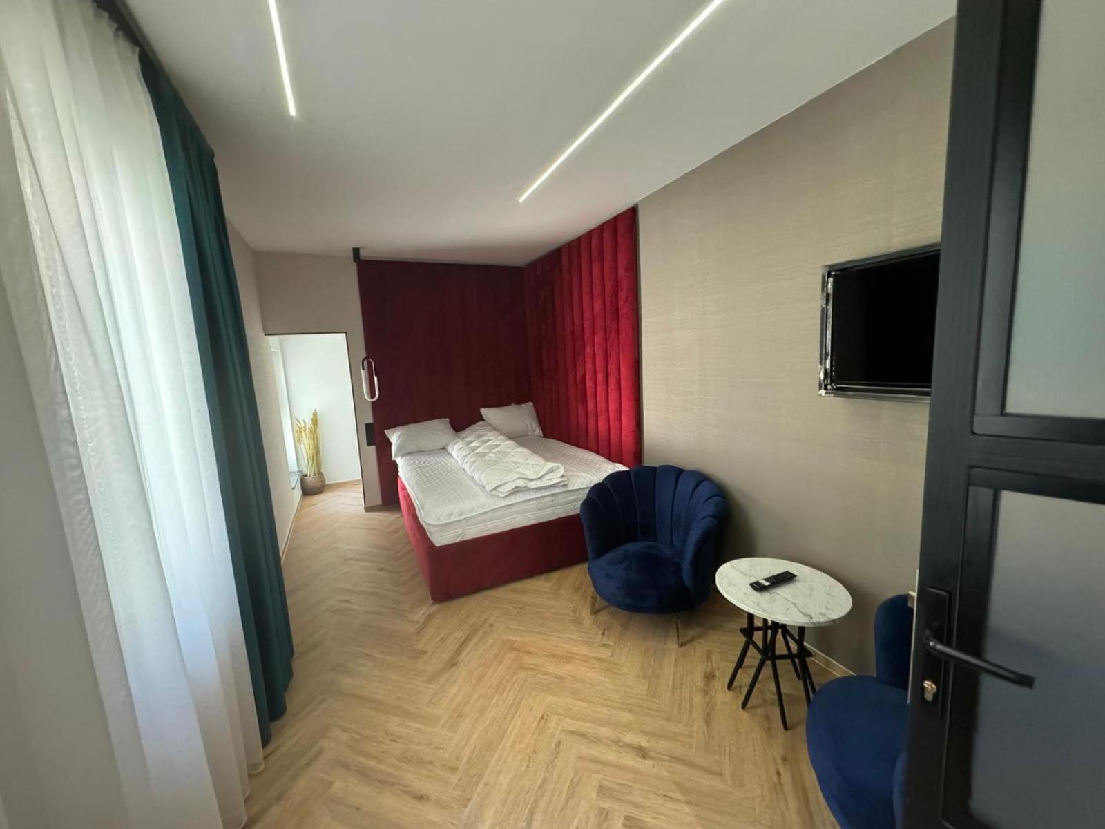 Art Apartment *