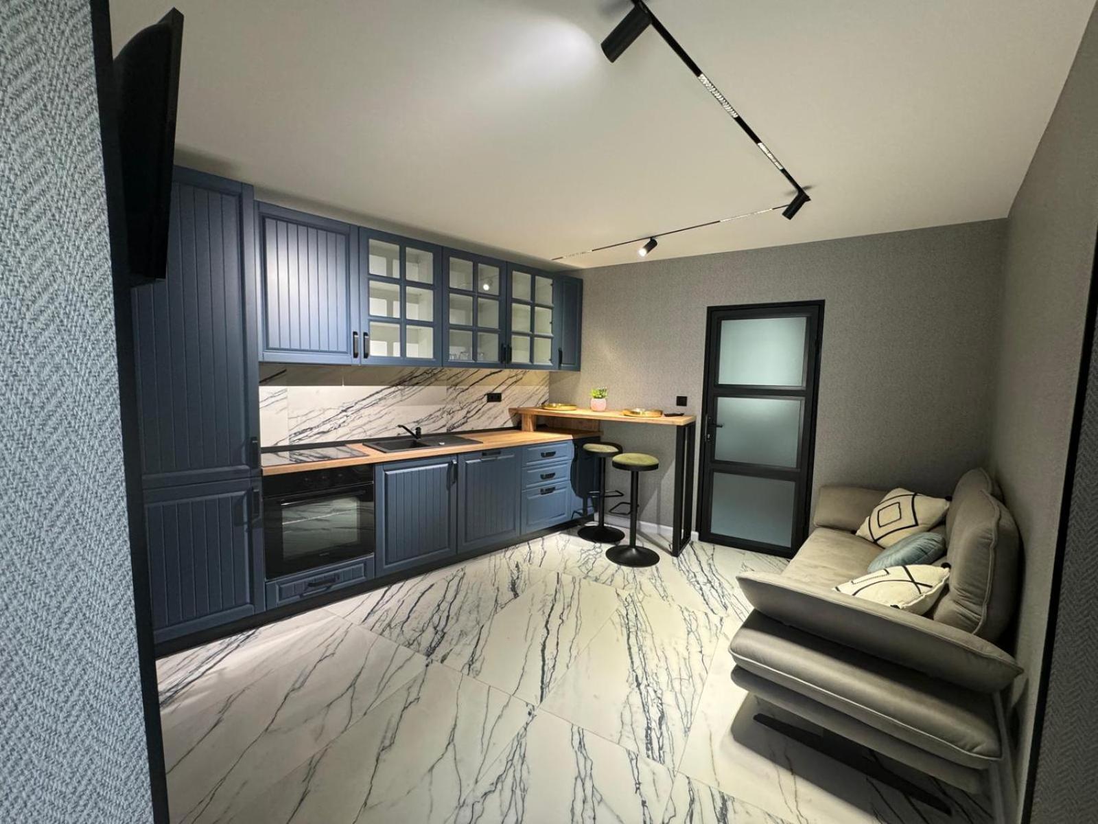 Art Apartment *